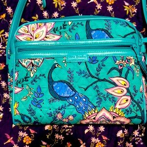 Vera bradley peacock garden EUC crossbody